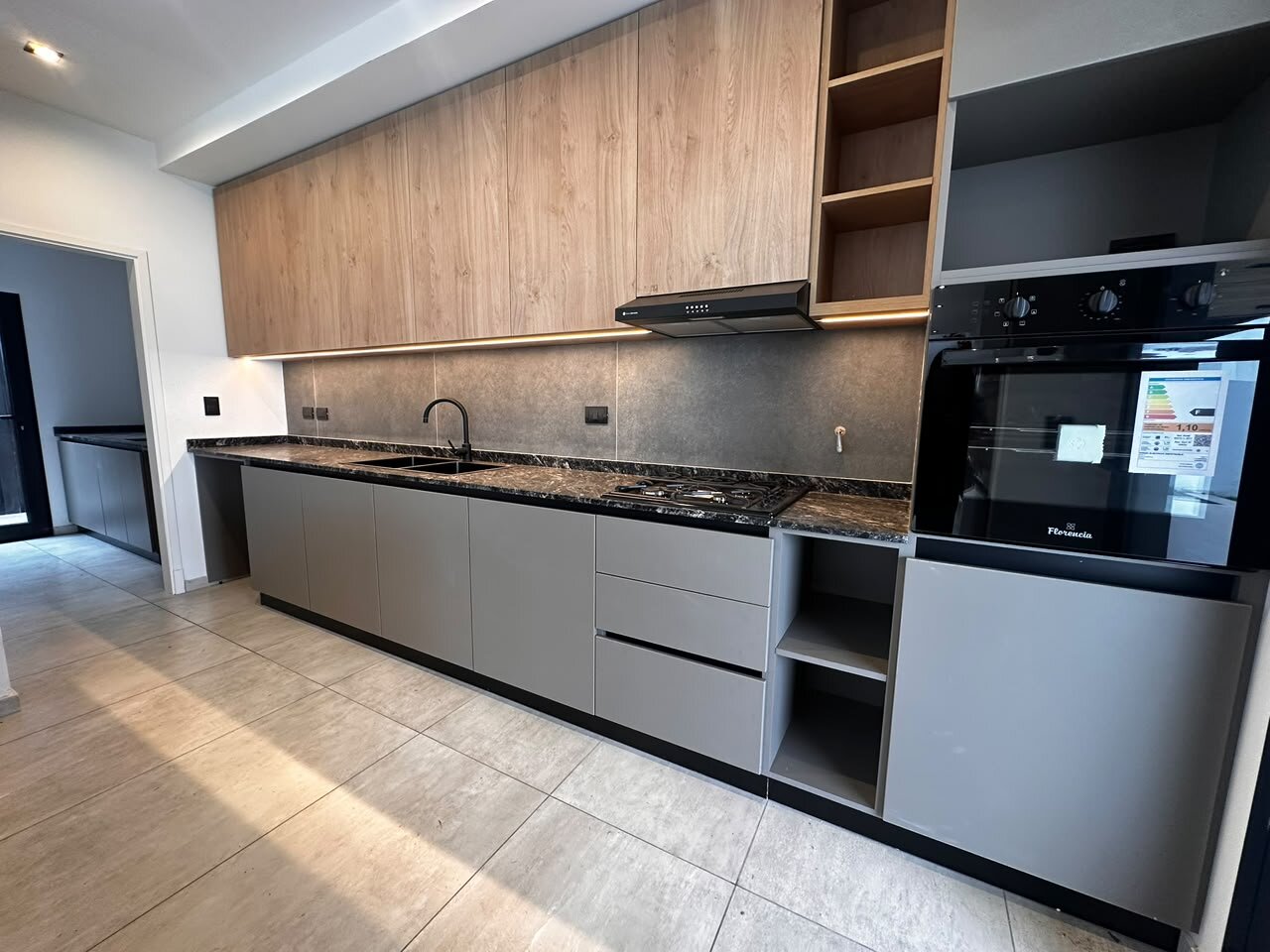 VENDO CASA DE CATEGORIA EN DISTRITO SUR - Imagen 8