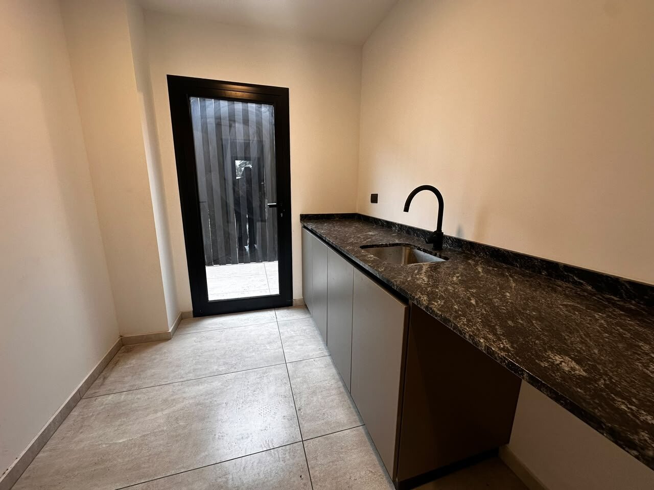 VENDO CASA DE CATEGORIA EN DISTRITO SUR - Imagen 13