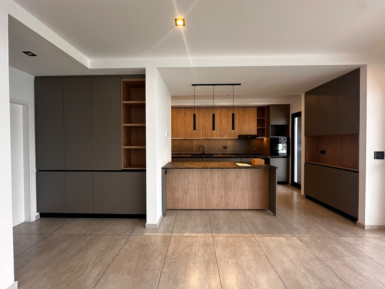 VENDO CASA DE CATEGORIA EN DISTRITO SUR - Imagen 7