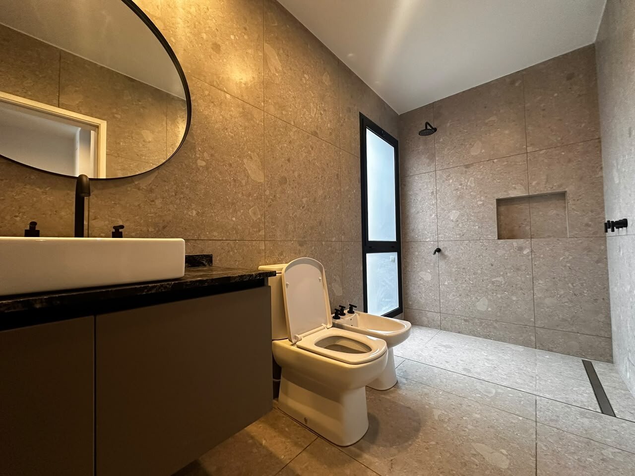VENDO CASA DE CATEGORIA EN DISTRITO SUR - Imagen 21