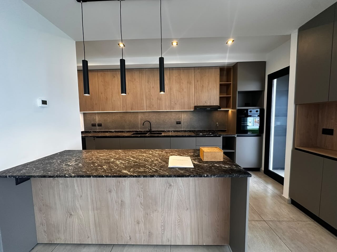 VENDO CASA DE CATEGORIA EN DISTRITO SUR - Imagen 11