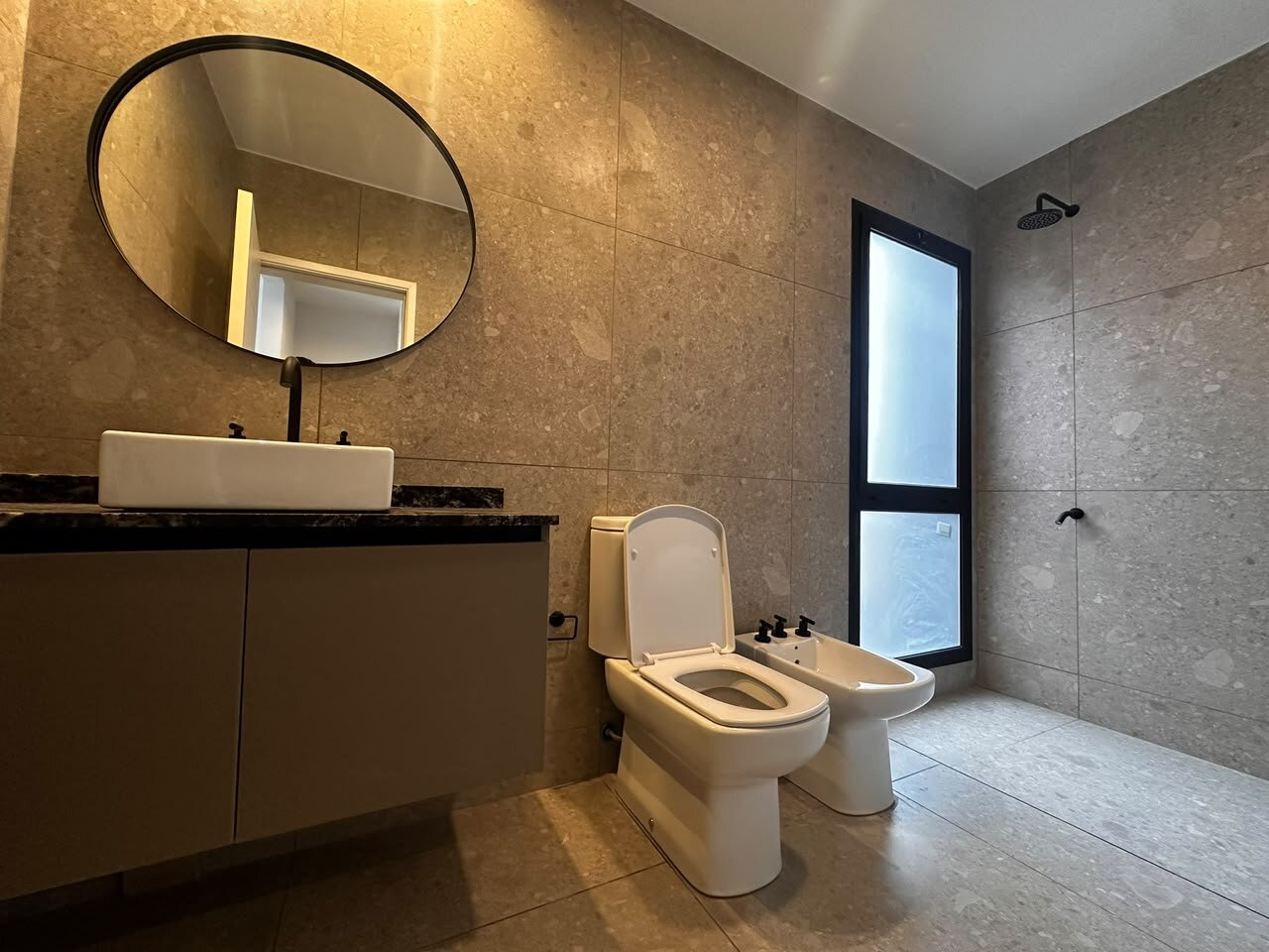 VENDO CASA DE CATEGORIA EN DISTRITO SUR - Imagen 22