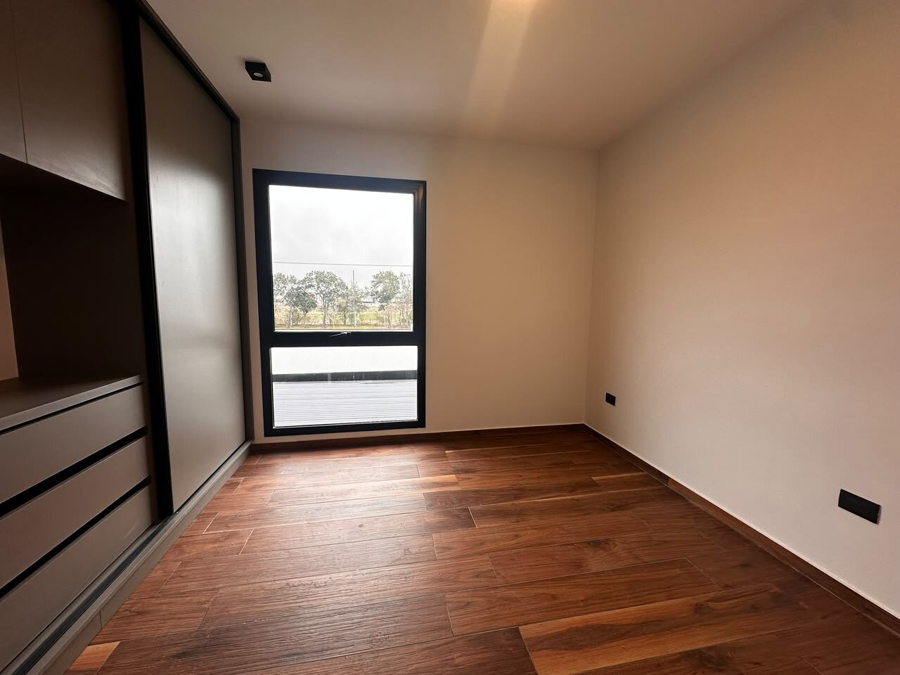 VENDO CASA DE CATEGORIA EN DISTRITO SUR - Imagen 29