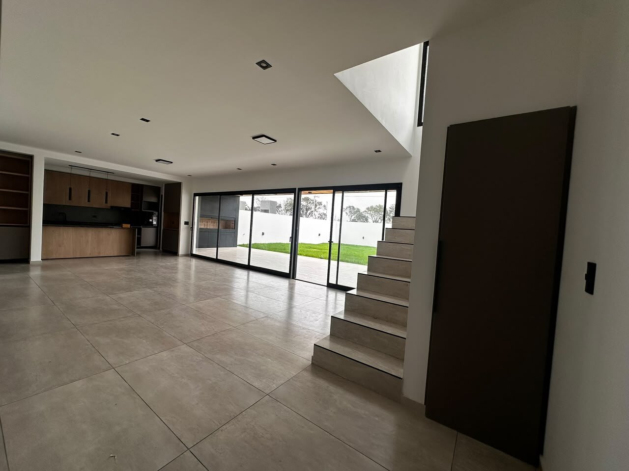 VENDO CASA DE CATEGORIA EN DISTRITO SUR - Imagen 6