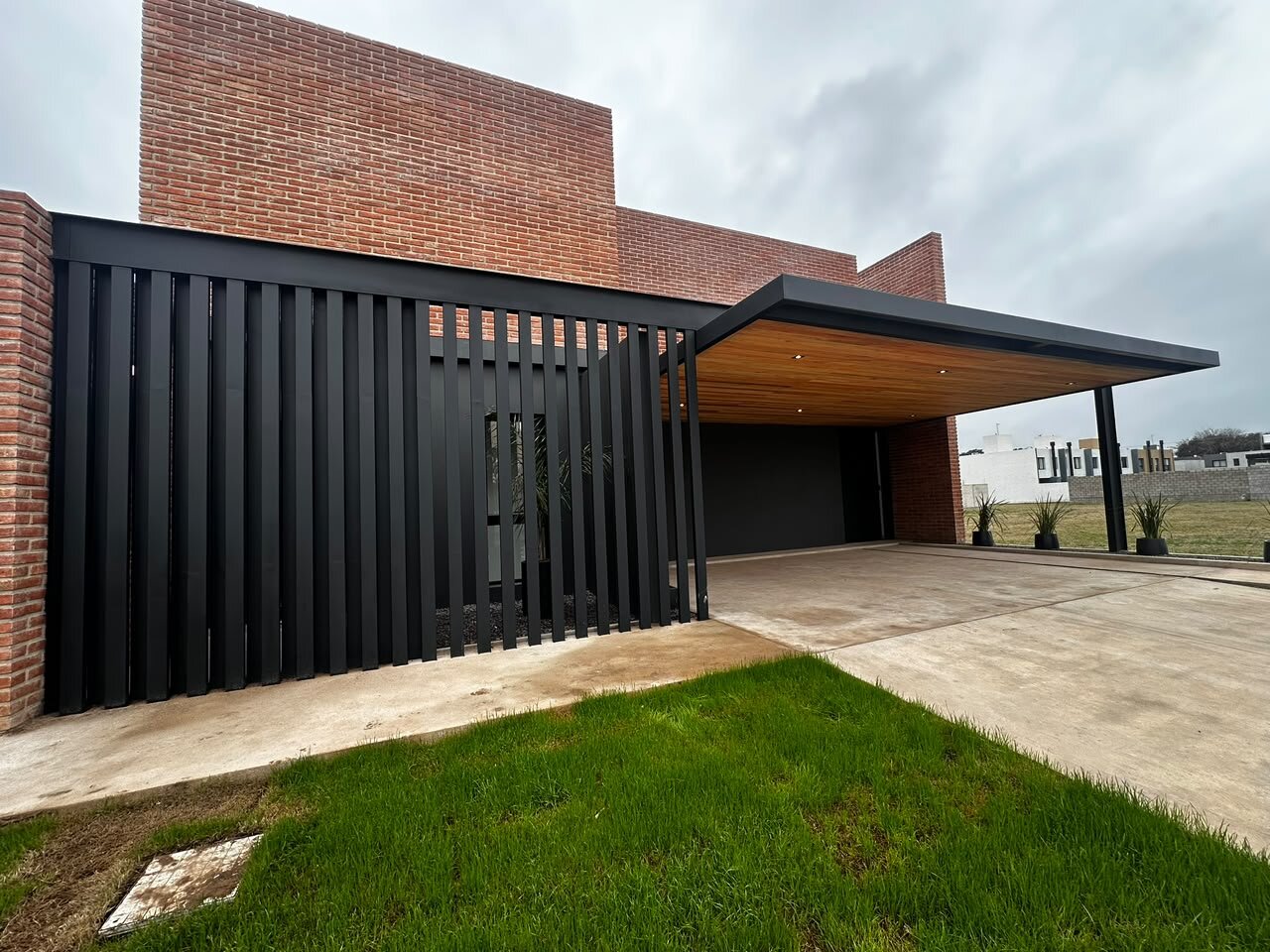VENDO CASA DE CATEGORIA EN DISTRITO SUR - Imagen 3