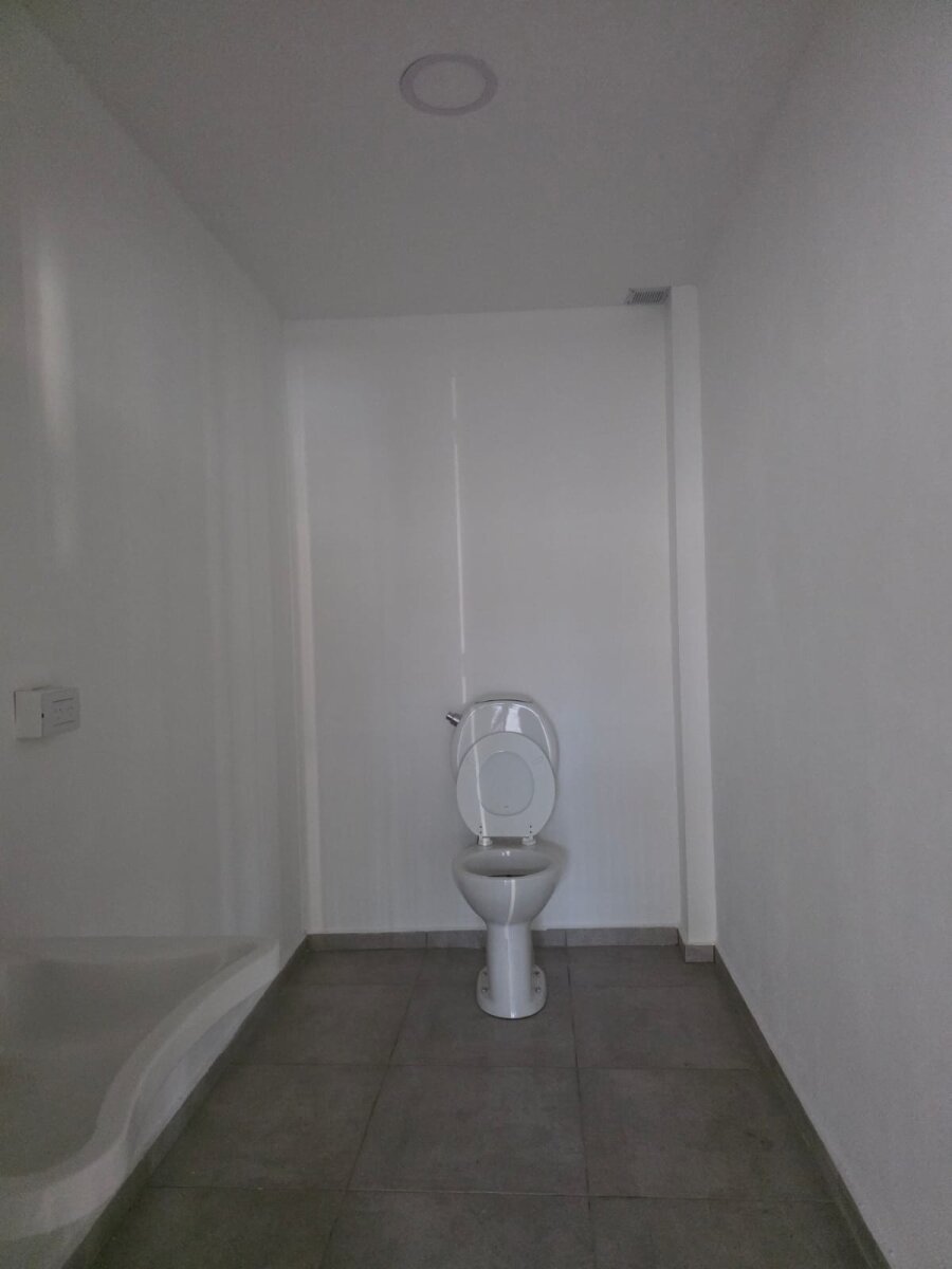 VENDO LOCALES A ESTRENAR SOBRE AV LA DONOSA - Imagen 9