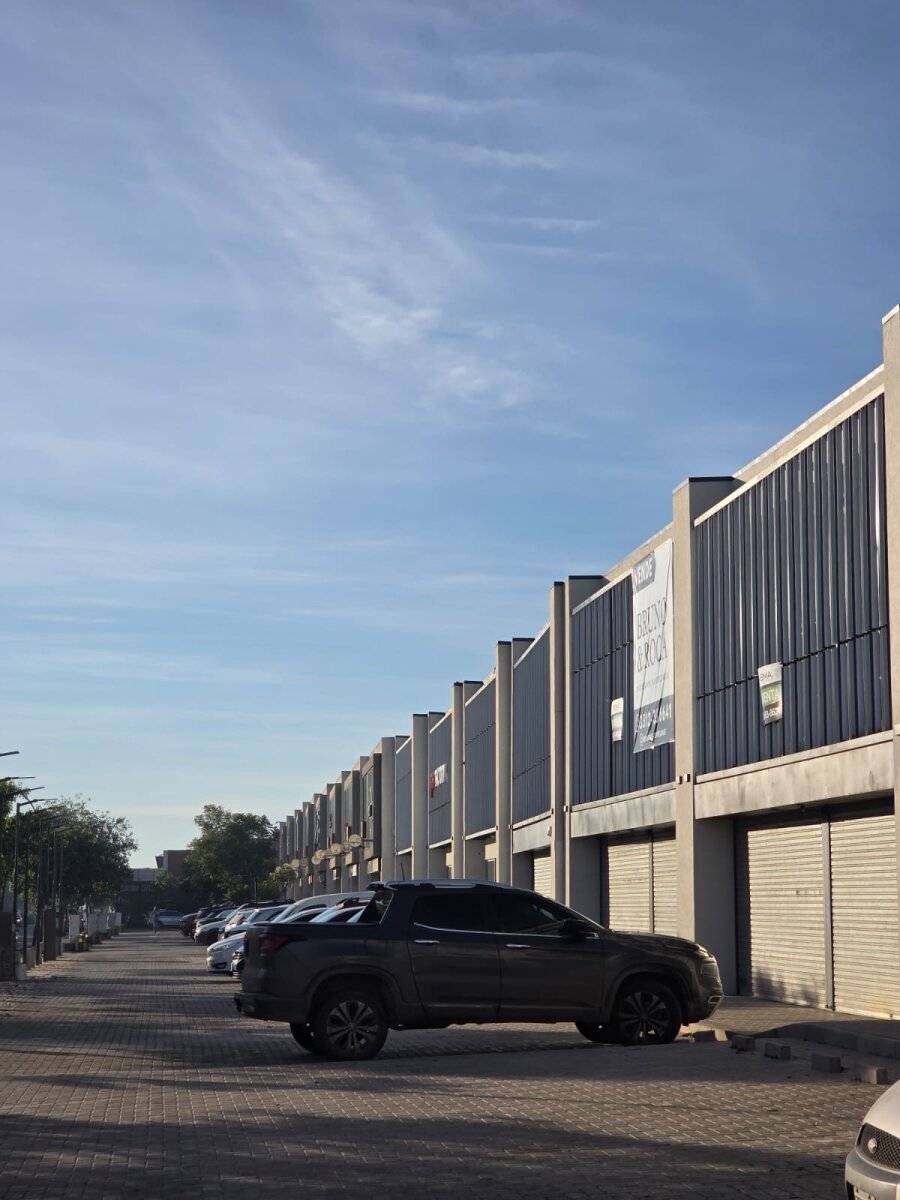 VENDO LOCALES A ESTRENAR SOBRE AV LA DONOSA