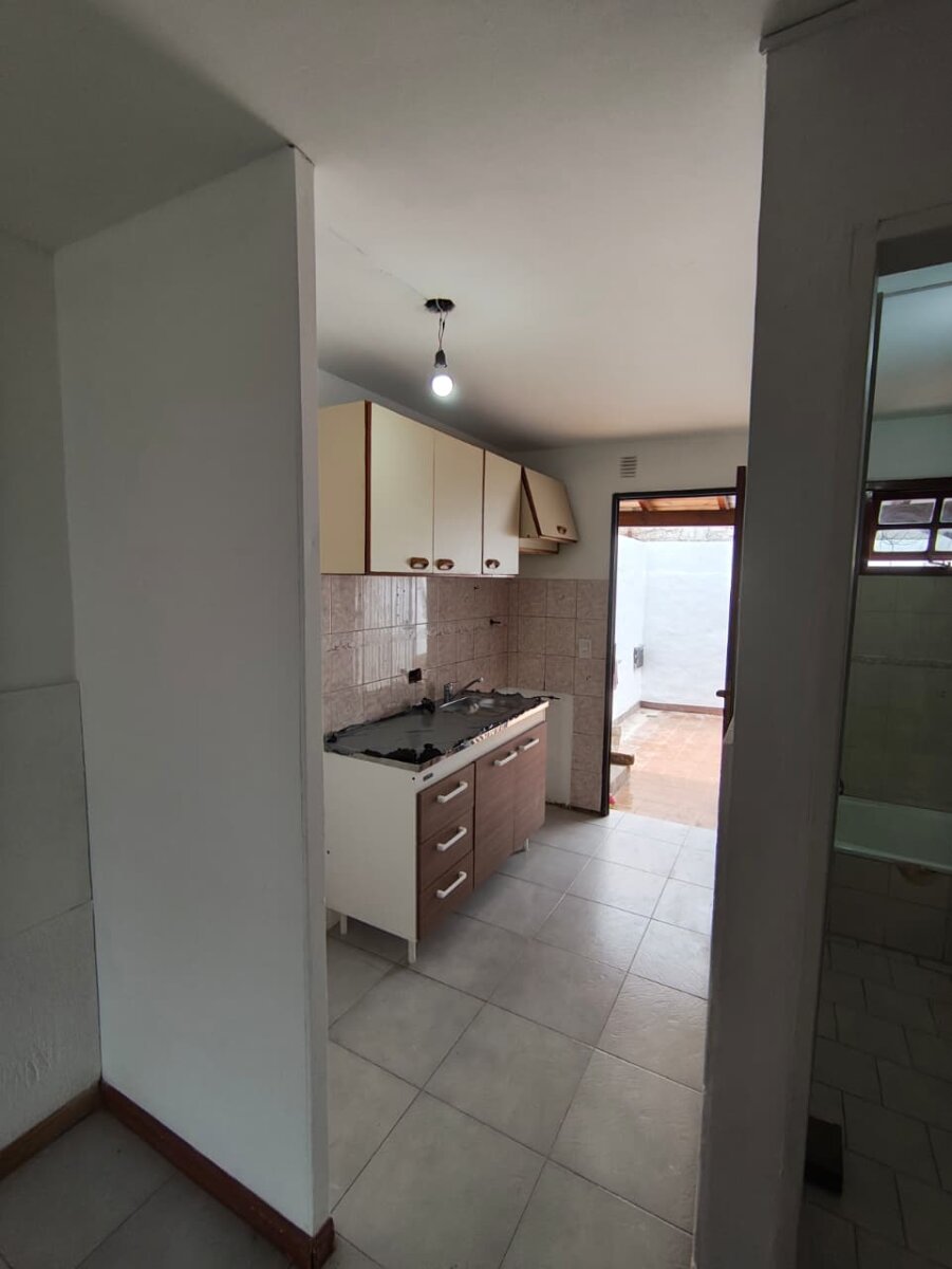 DUPLEX 3 AMBIENTES CON COCHERA EN CASTELAR NORTE - 11