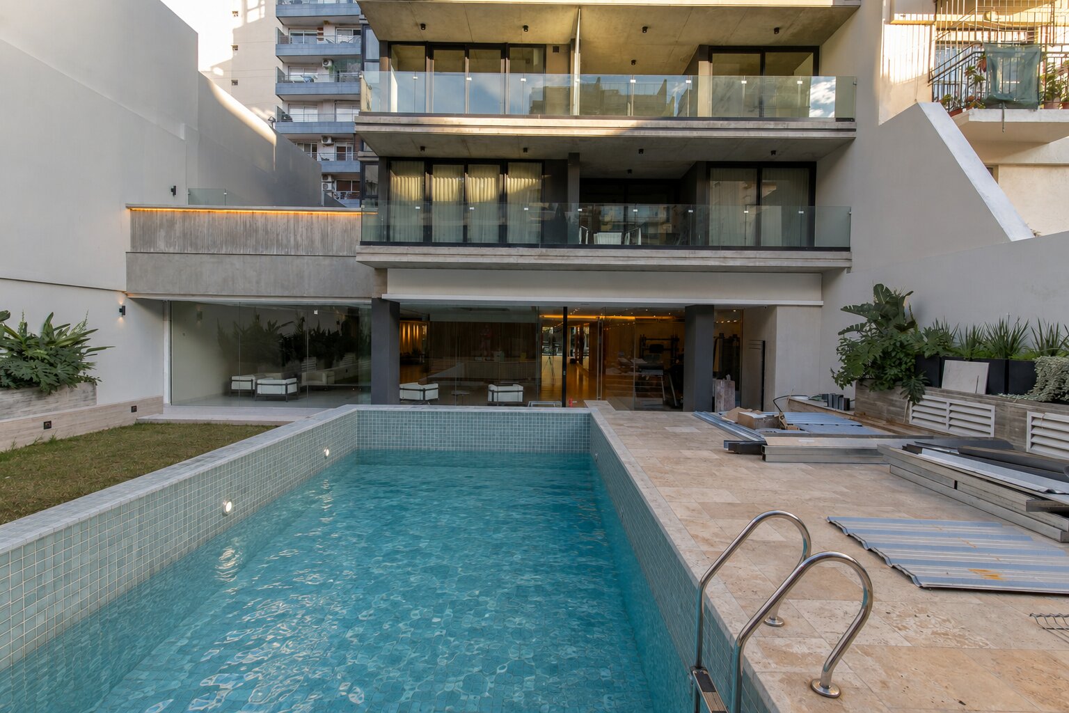 Venta departamento 3 ambientes. Caballito. Cochera. Torre de categoría. Seguridad 24hs. Full amenities. - 24