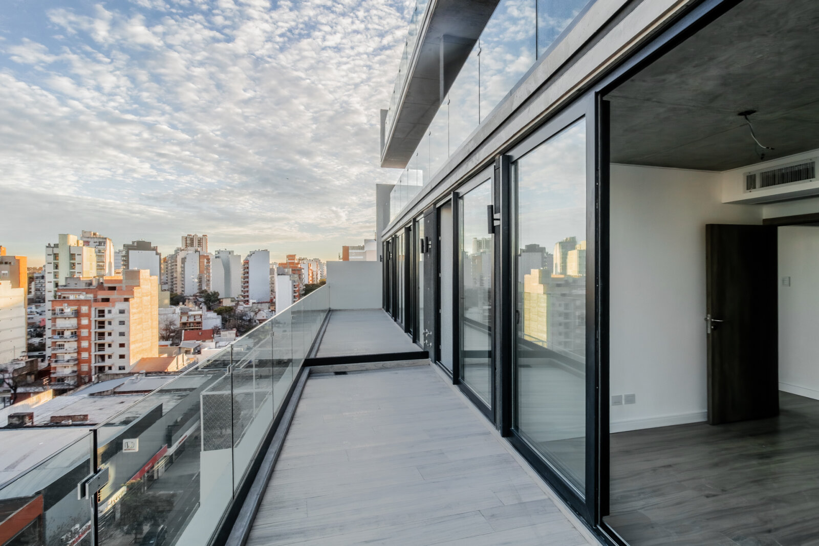 Venta departamento 3 ambientes. Caballito. Cochera. Torre de categoría. Seguridad 24hs. Full amenities. - 2