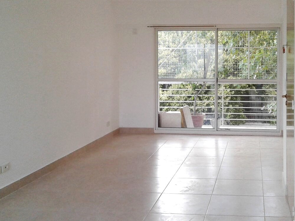 Monoambiente amplio con balcón al frente · Ituzaingó y Alem - 6