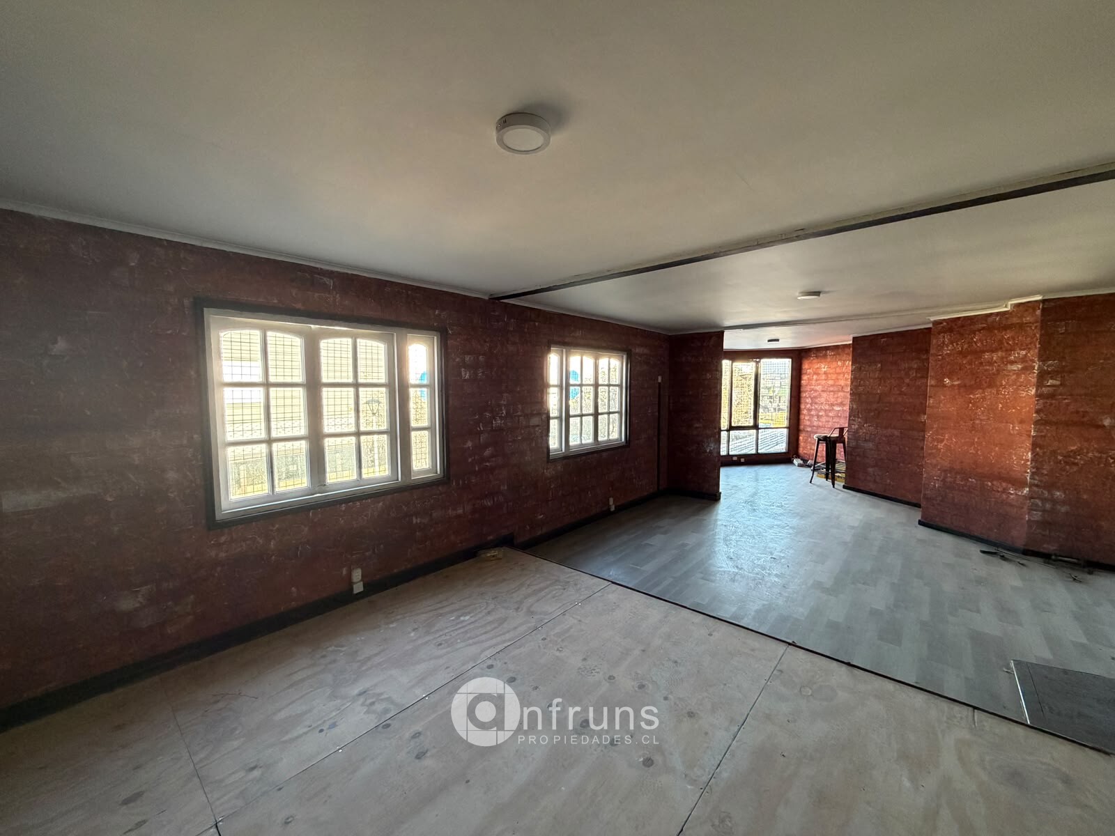 Local Comercial en Venta en Coyhaique | 15 Dormitorios | 3 Baños | 91 m² | UF 36.724 - 16