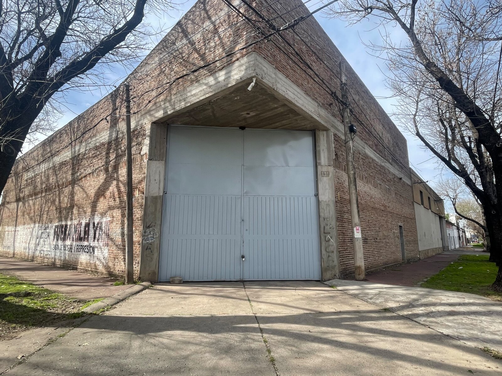 Darragueira 969 - Nave Industrial 1.145 m2 en Alquiler - 1