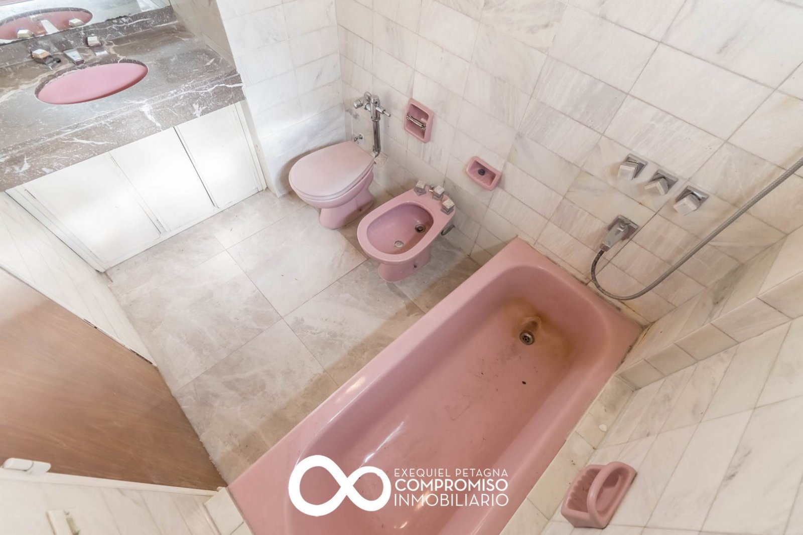 Venta. Apto Credito. Departamento 4 ambientes. Cochera. Baulera. Belgrano - 44