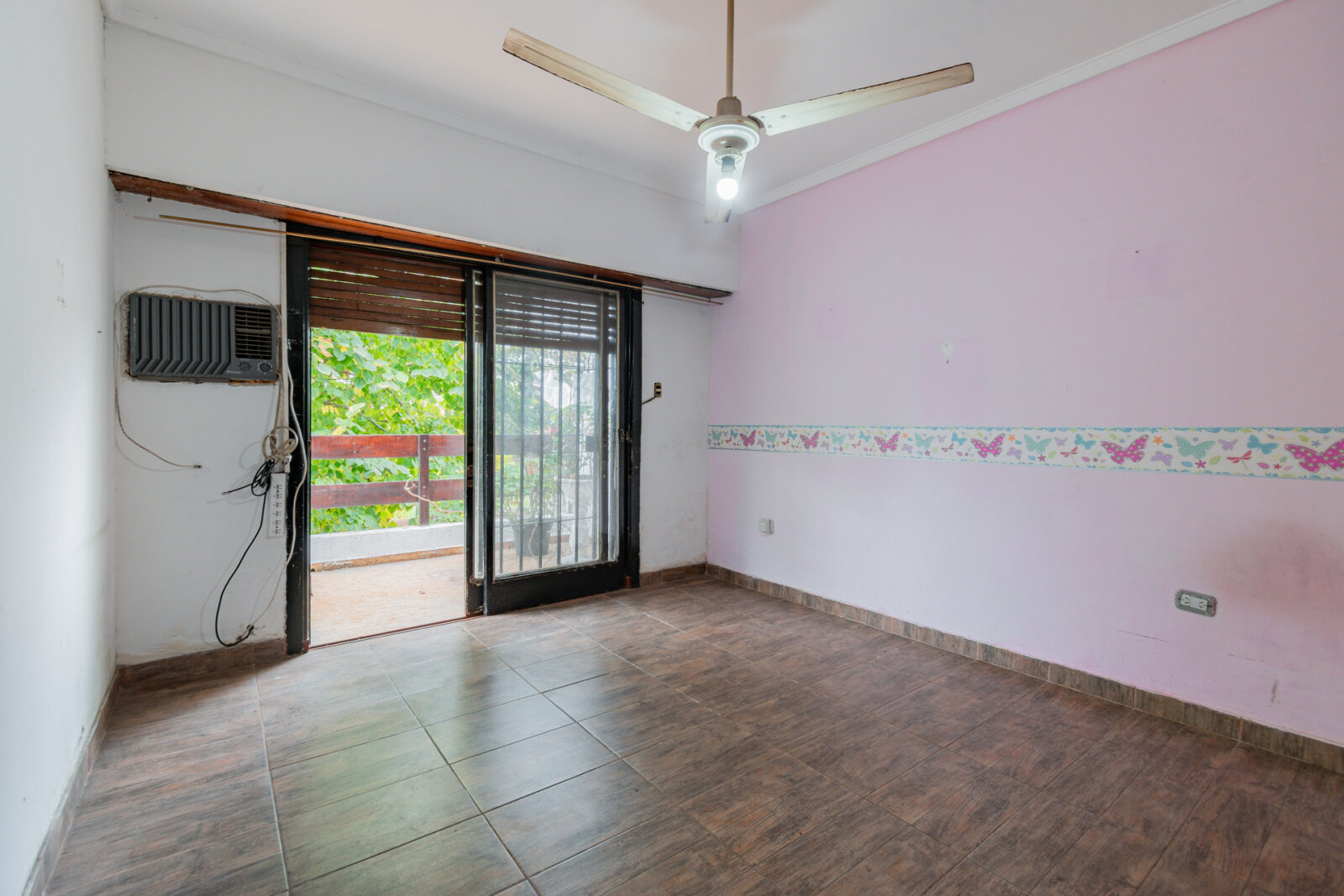 Casa de 5 ambientes con cochera y jardin apta crédito - 16