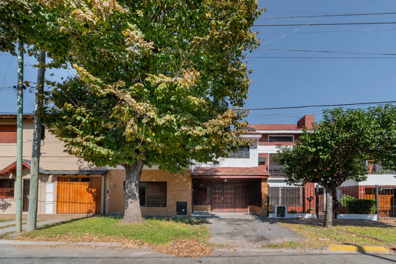 Casa de 5 ambientes con cochera y jardin apta crédito - 3