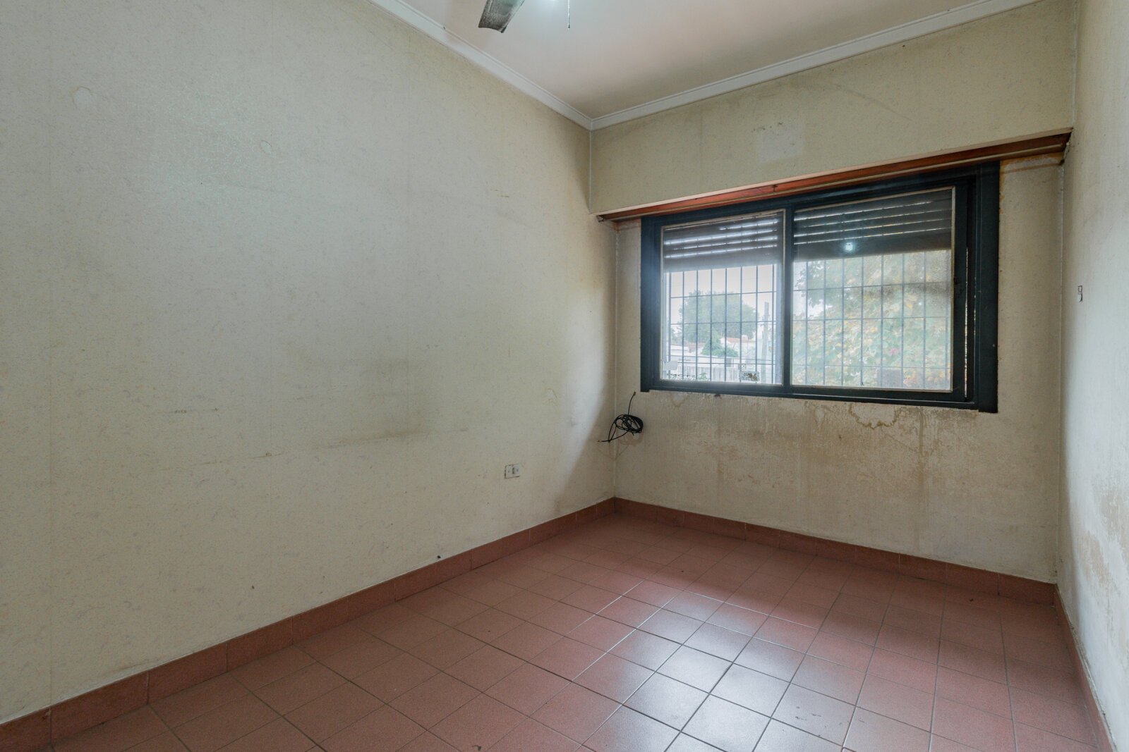 Casa de 5 ambientes con cochera y jardin apta crédito - 18