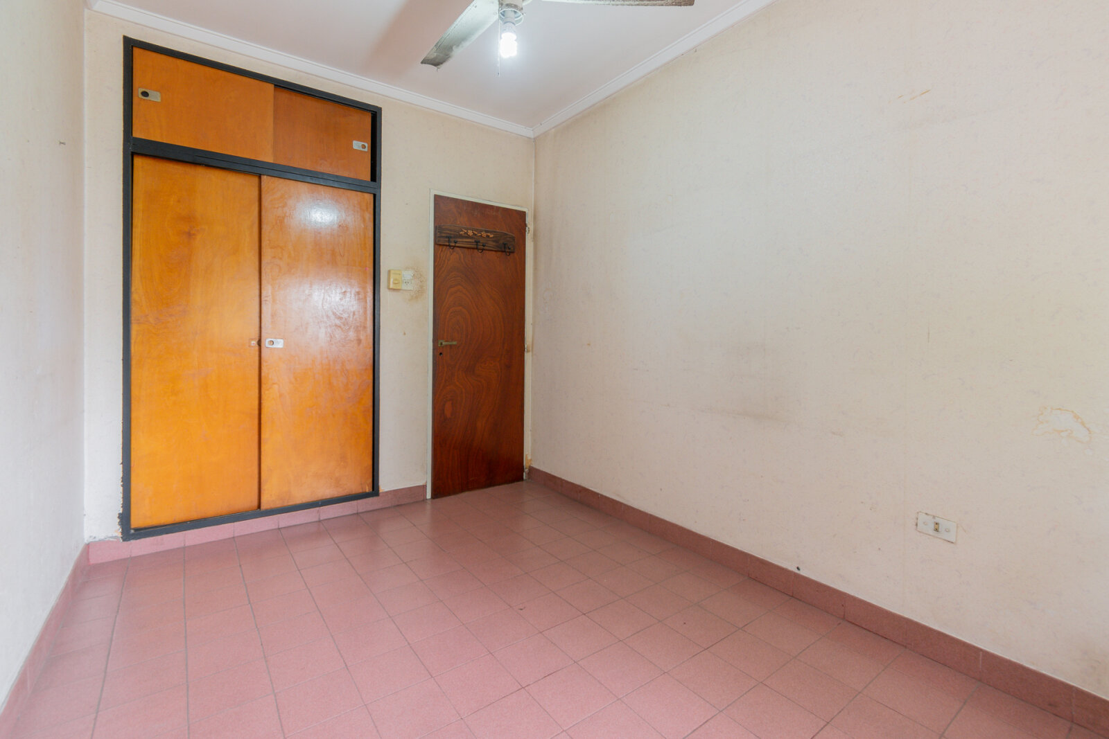 Casa de 5 ambientes con cochera y jardin apta crédito - 17