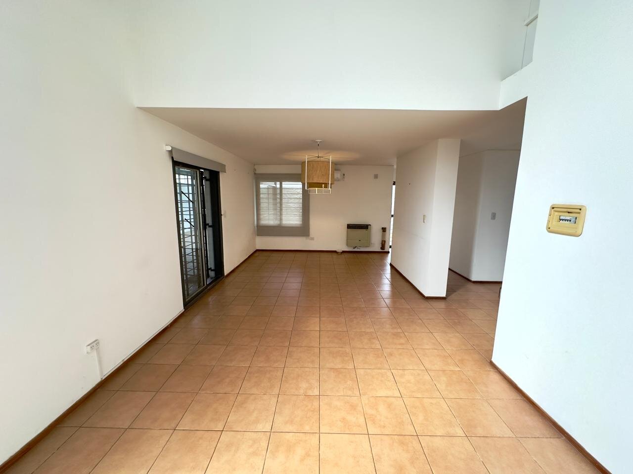 HERMOSO DÚPLEX EN ALQUILER 3 DORM B° POETA LUGONES - Imagen 5
