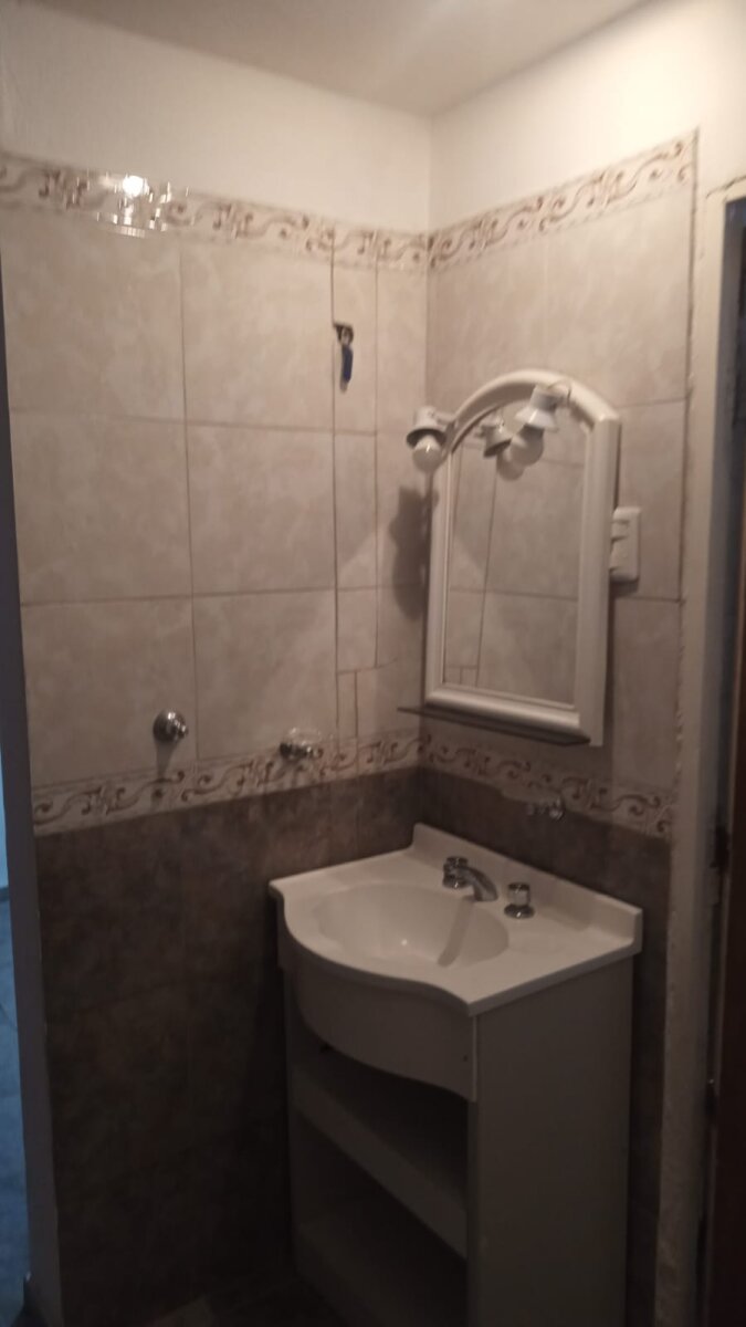 VENTA CASA DE 2 DORMITORIOS - BARRIO COMERCIAL - Imagen 7