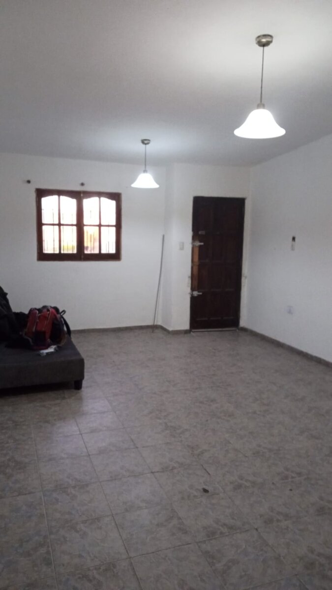 VENTA CASA DE 2 DORMITORIOS - BARRIO COMERCIAL - Imagen 2