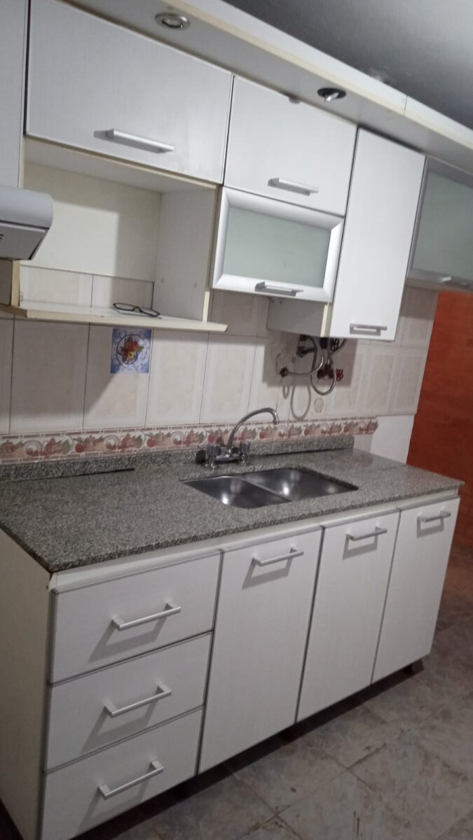 VENTA CASA DE 2 DORMITORIOS - BARRIO COMERCIAL - Imagen 3