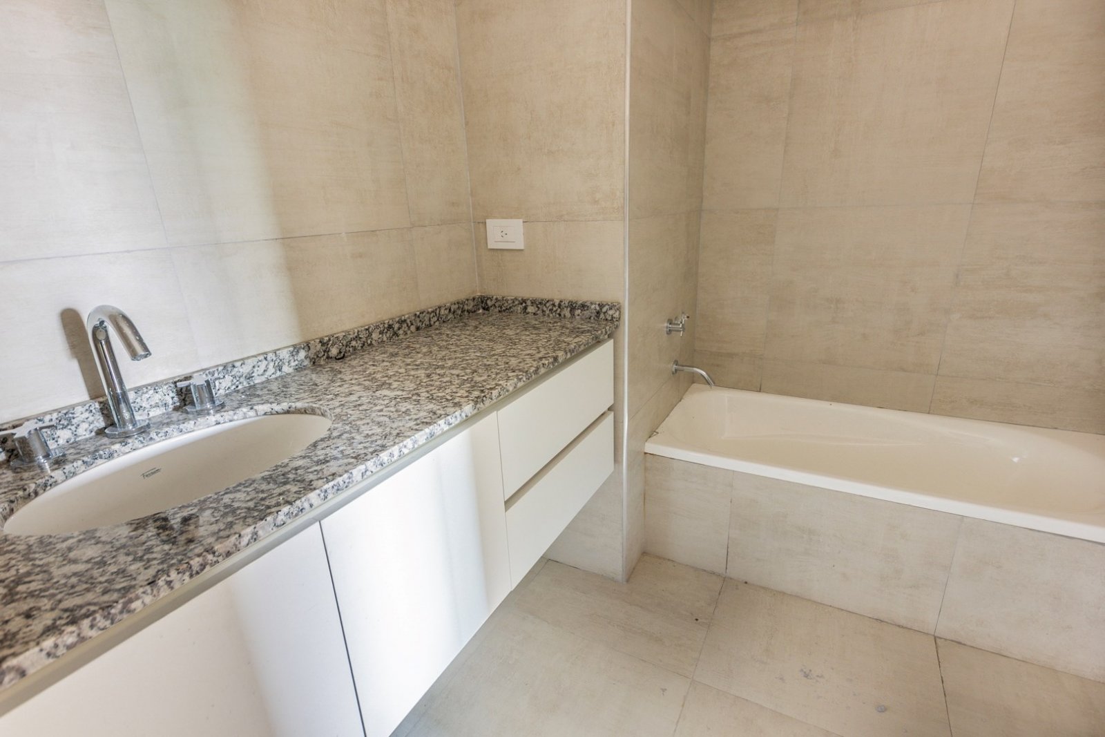 Venta. Apto Profesional. Apto crédito. Departamento 2 ambientes. Frente. Balcon Terraza. COCHERA. Villa Ortúzar - 6
