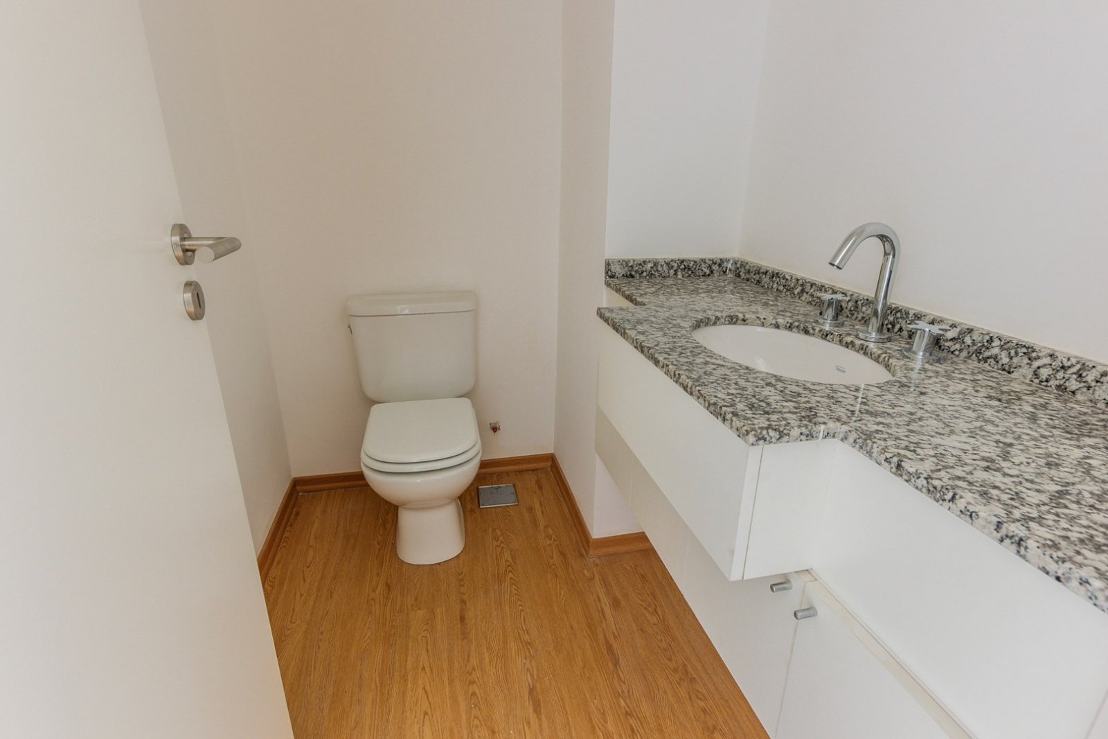 Venta. Apto Profesional. Apto crédito. Departamento 2 ambientes. Frente. Balcon Terraza. COCHERA. Villa Ortúzar - 22