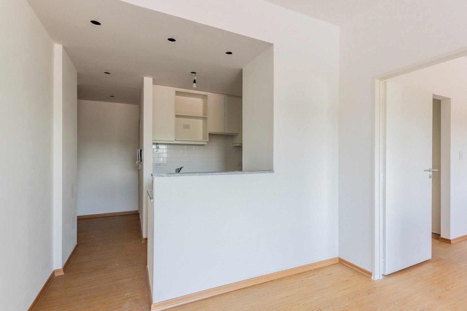 Venta. Apto Profesional. Apto crédito. Departamento 2 ambientes. Frente. Balcon Terraza. COCHERA. Villa Ortúzar - 19