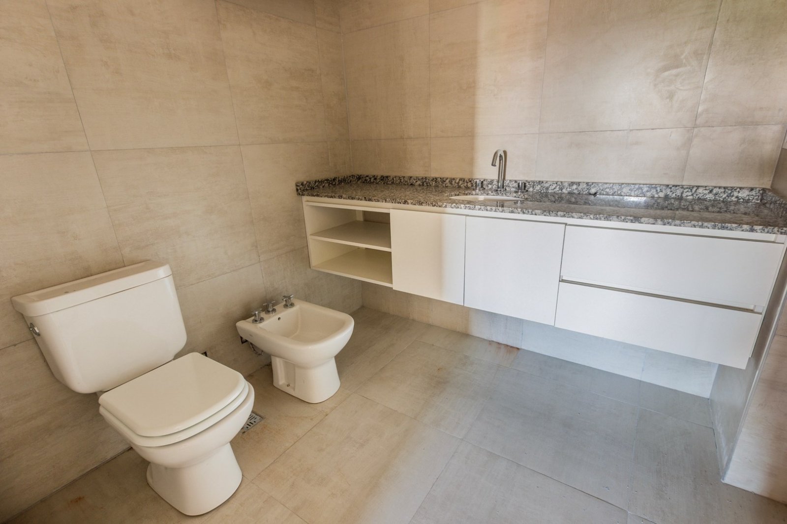 Venta. Apto Profesional. Apto crédito. Departamento 2 ambientes. Frente. Balcon Terraza. COCHERA. Villa Ortúzar - 18