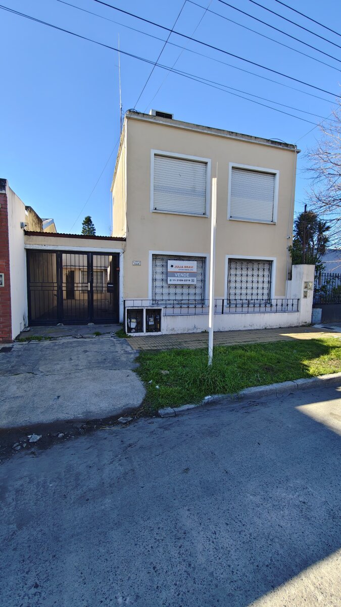 Venta Ph 2 ambientes 2 patios y cochera en Moron