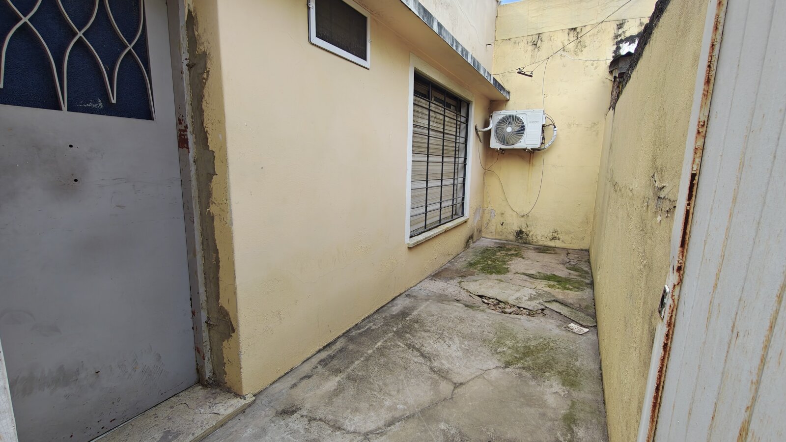 Venta Ph 2 ambientes a refaccionar en Moron - 2