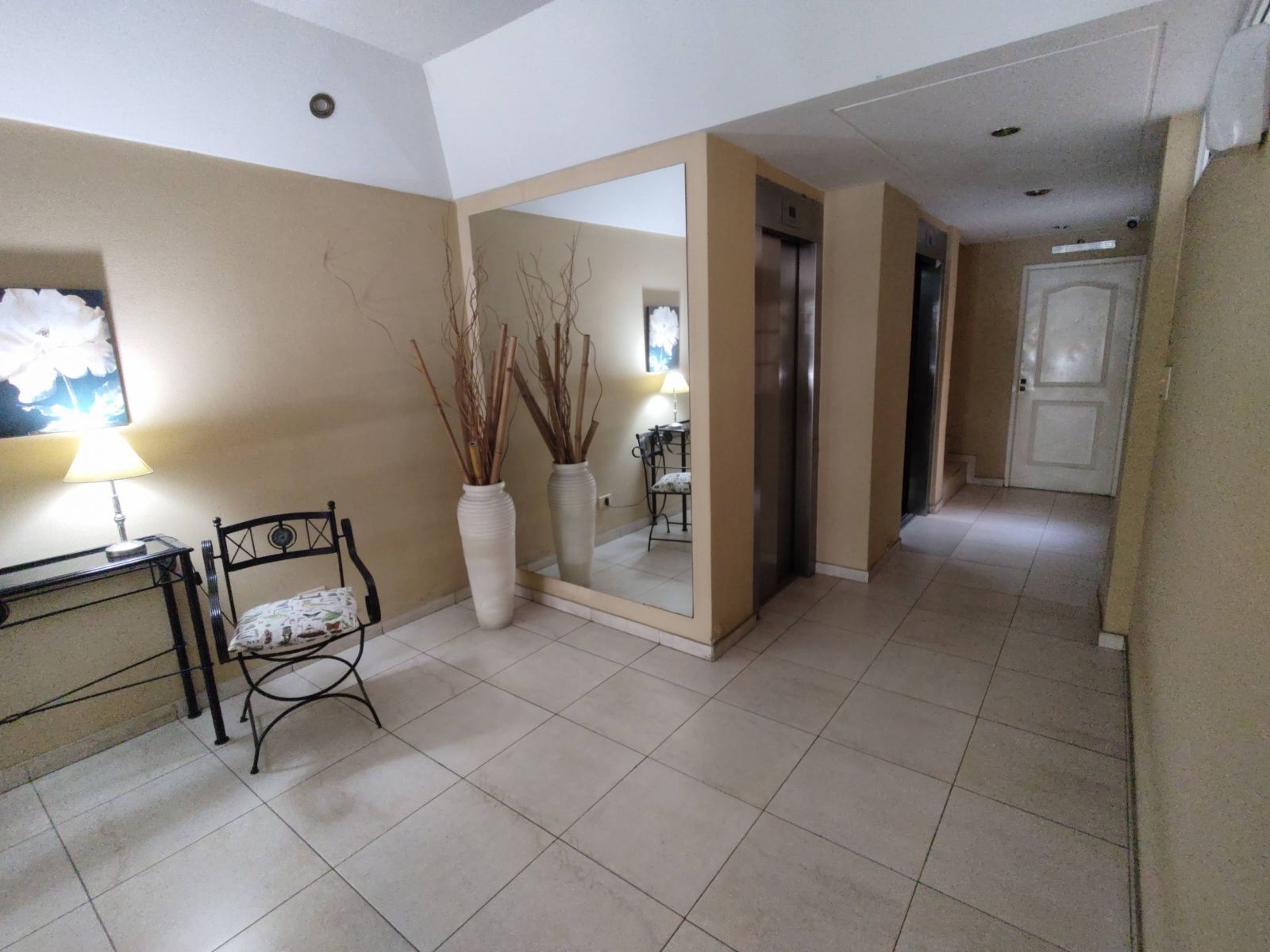 Venta!! Departamento 2 ambientes con balcon en Morón - 2