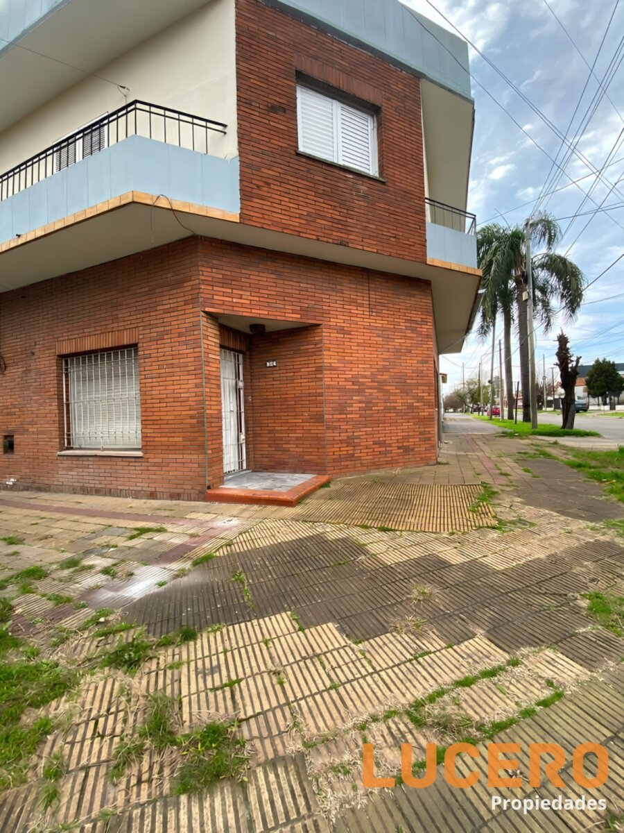 PH 3 ambientes con patio y cochera en Morón Sur - 1
