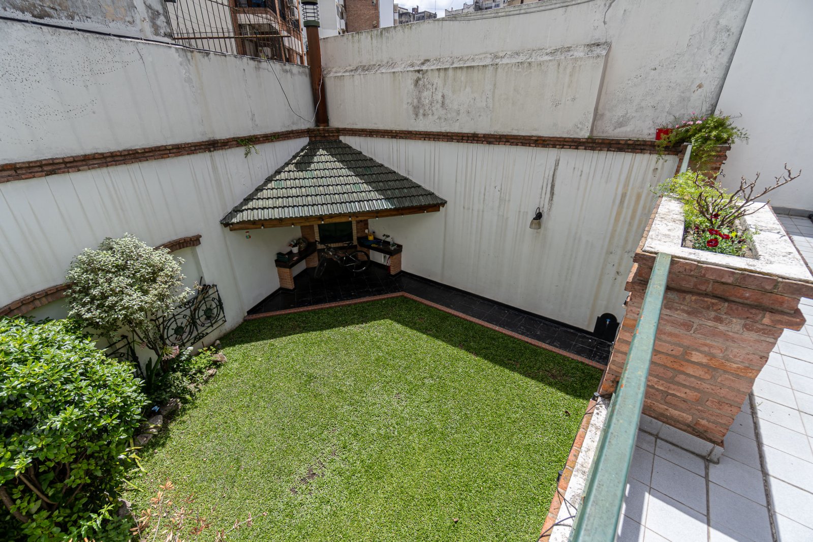 Casa - A m Parque Centenario - Jardín - Cochera - 27