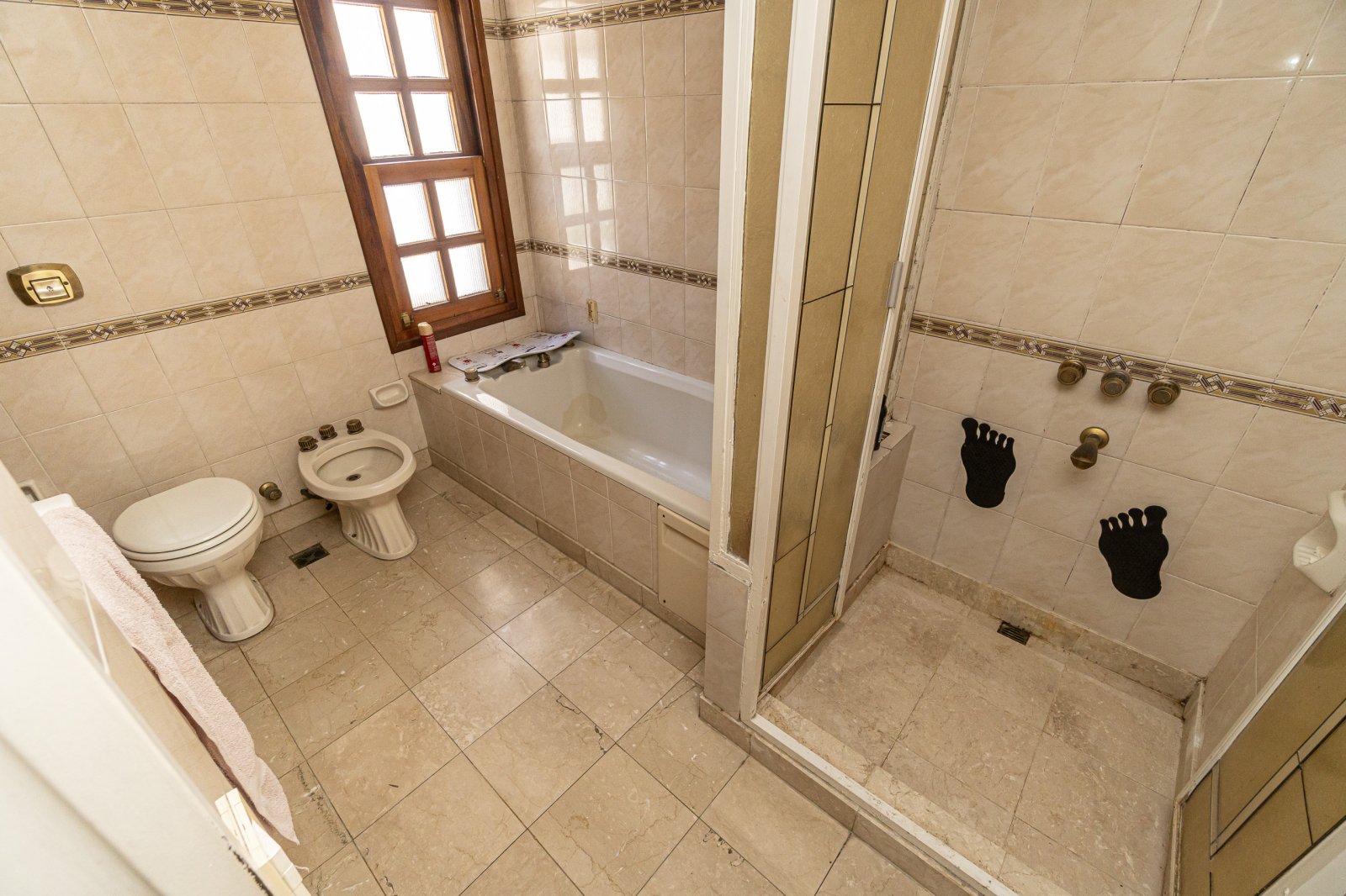 Casa - A m Parque Centenario - Jardín - Cochera - 11