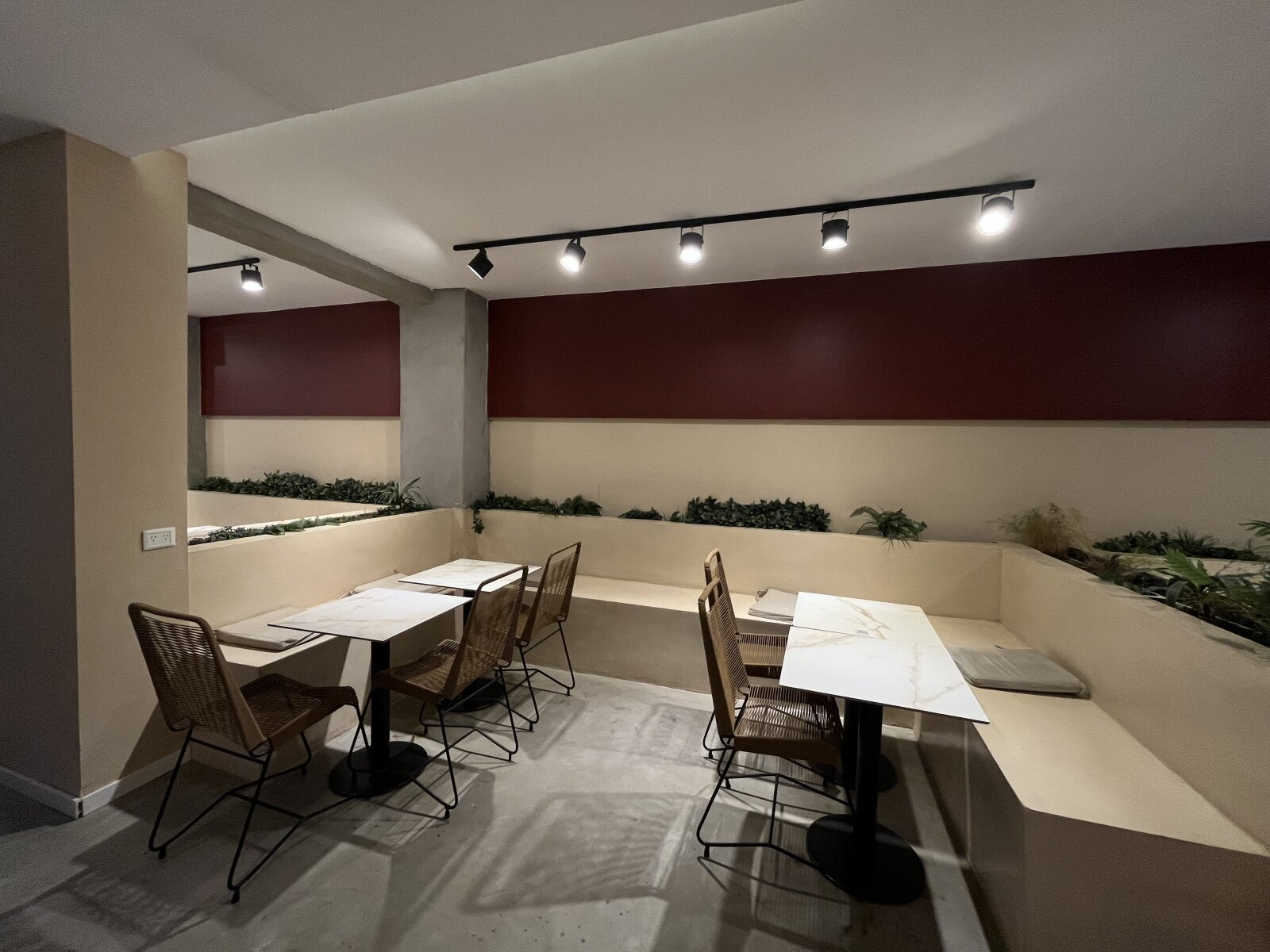 NUEVA CORDOBA - ALQUILER IMPORTANTE LOCAL COMERCIAL - Imagen 2