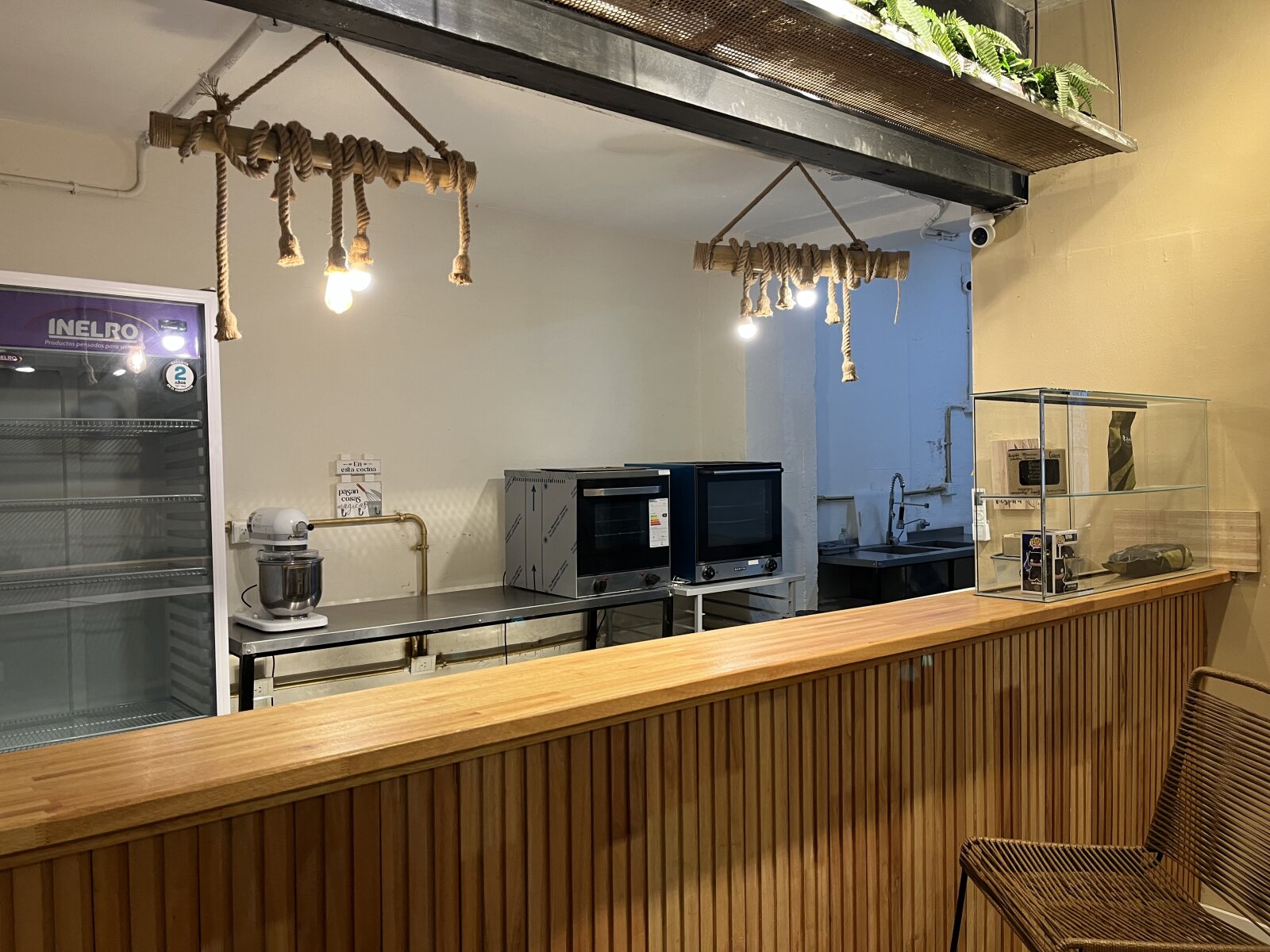 NUEVA CORDOBA - ALQUILER IMPORTANTE LOCAL COMERCIAL - Imagen 12