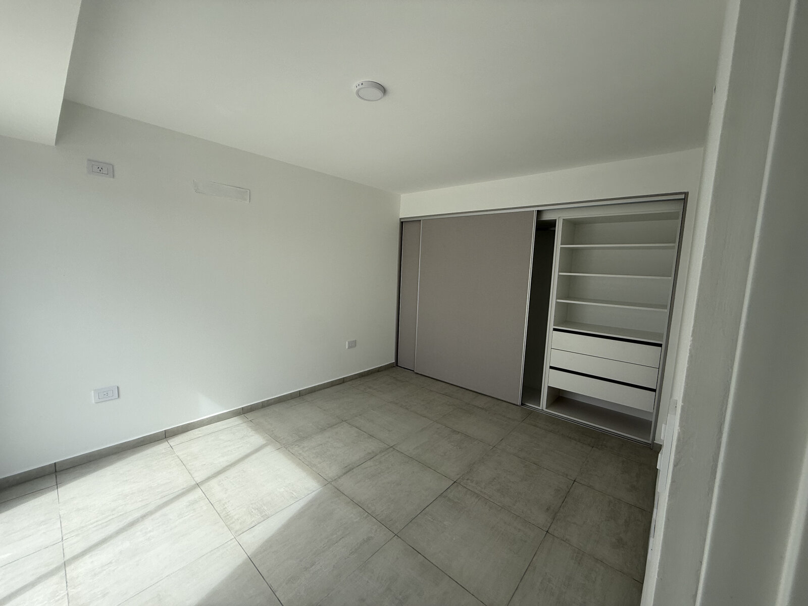 Alquiler departamento duplex 1 dormitorio y 1 escritorio en Alberdi - Imagen 7