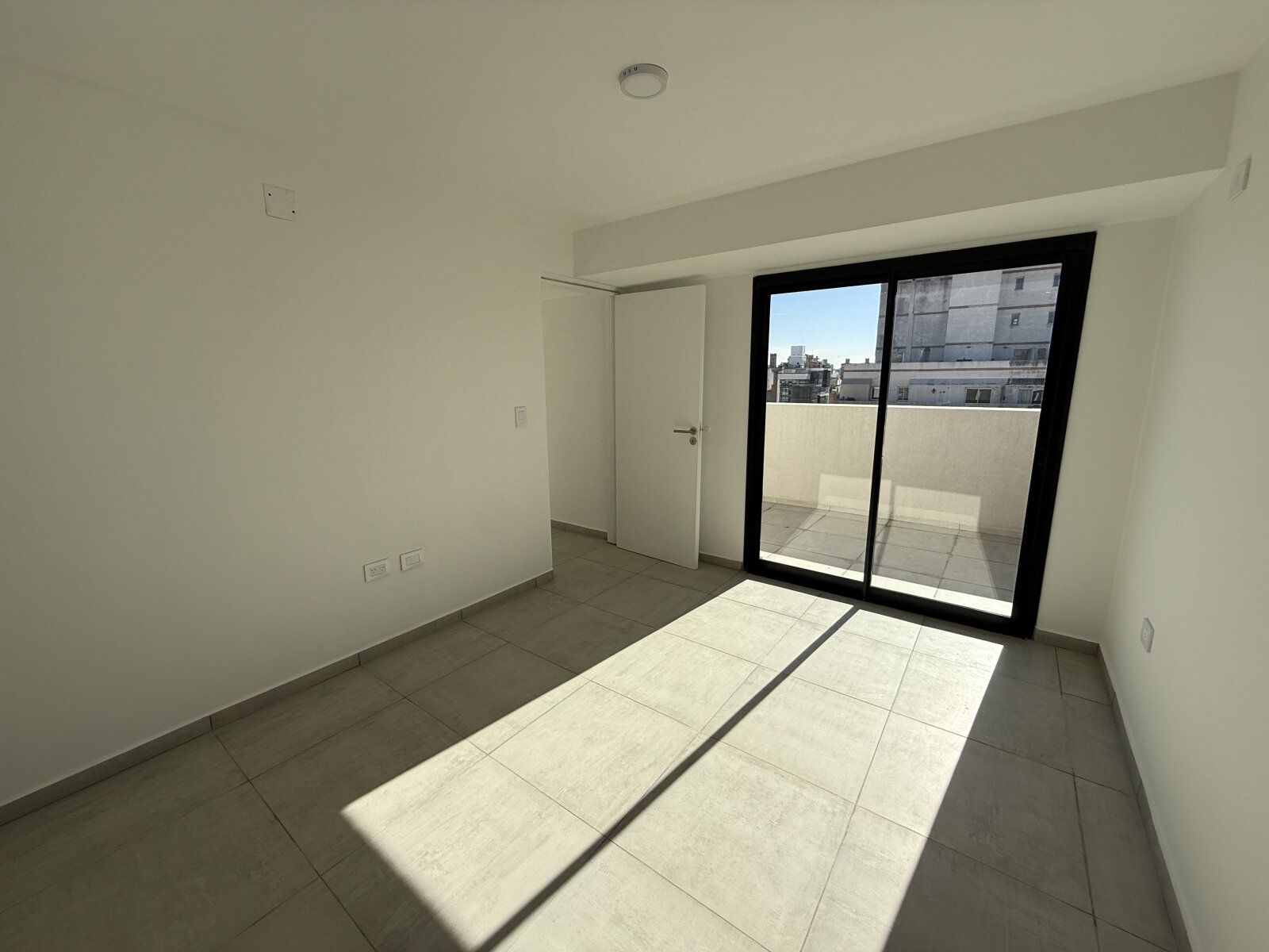 Alquiler departamento duplex 1 dormitorio y 1 escritorio en Alberdi - Imagen 9