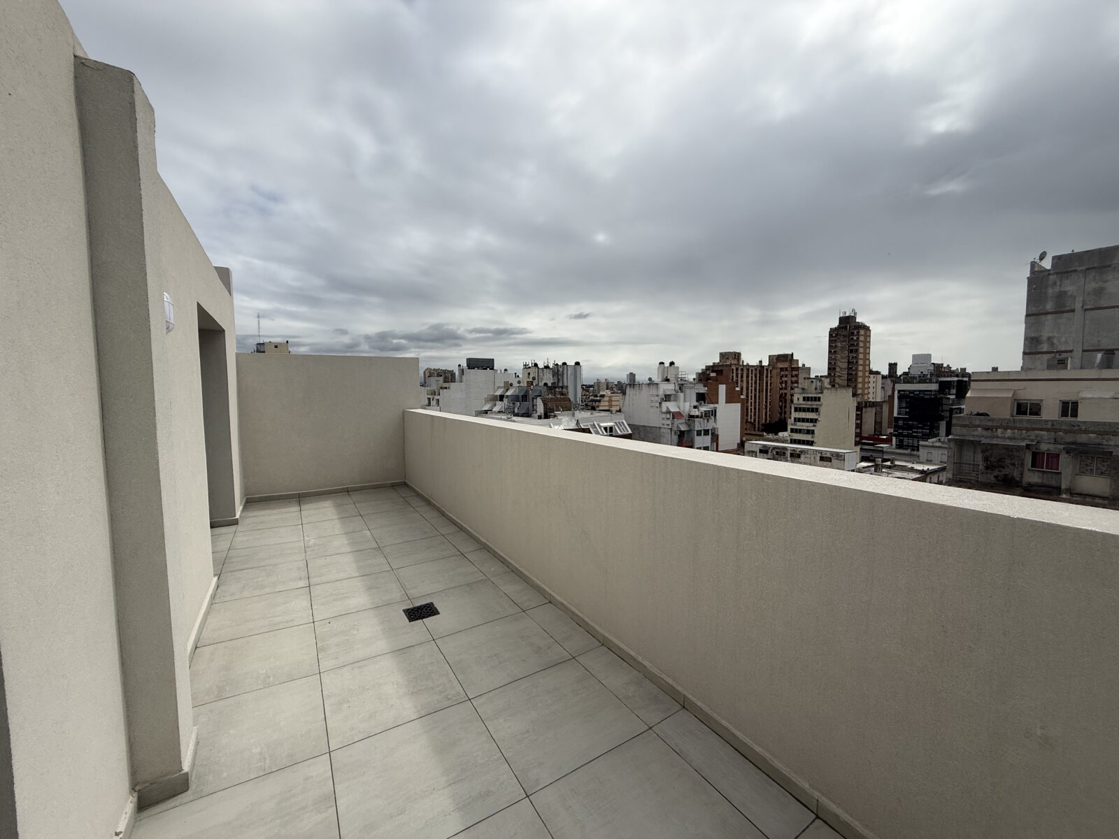 Alquiler departamento duplex 1 dormitorio y 1 escritorio en Alberdi - Imagen 13