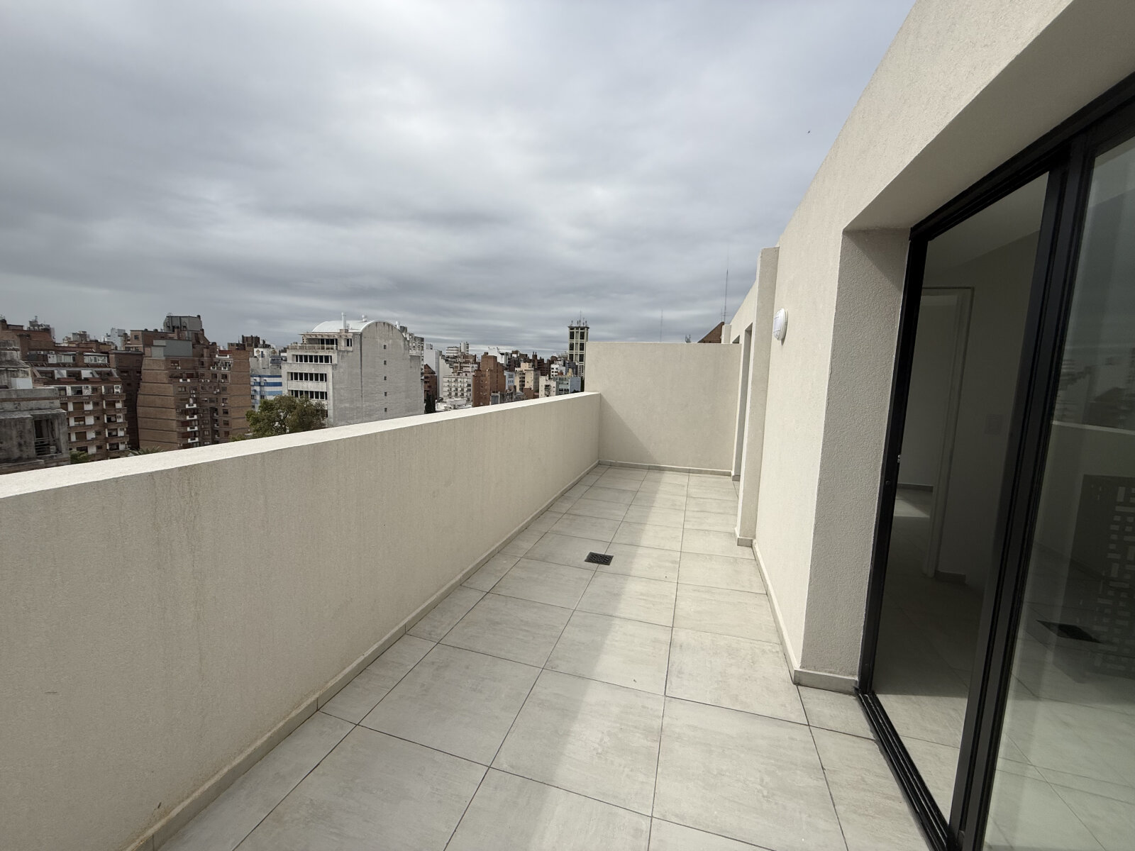 Alquiler departamento duplex 1 dormitorio y 1 escritorio en Alberdi - Imagen 11