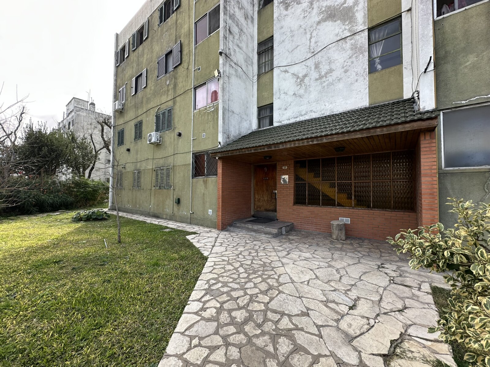 AMPLIO DEPARTAMENTO DE 4 AMB. - 14