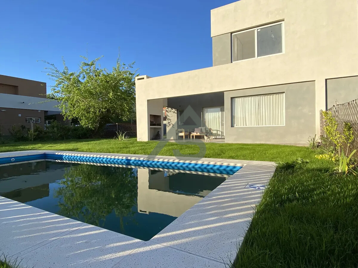 Casa en Pilar del Este | Apta Crédito | Lista para Mudarse - 2