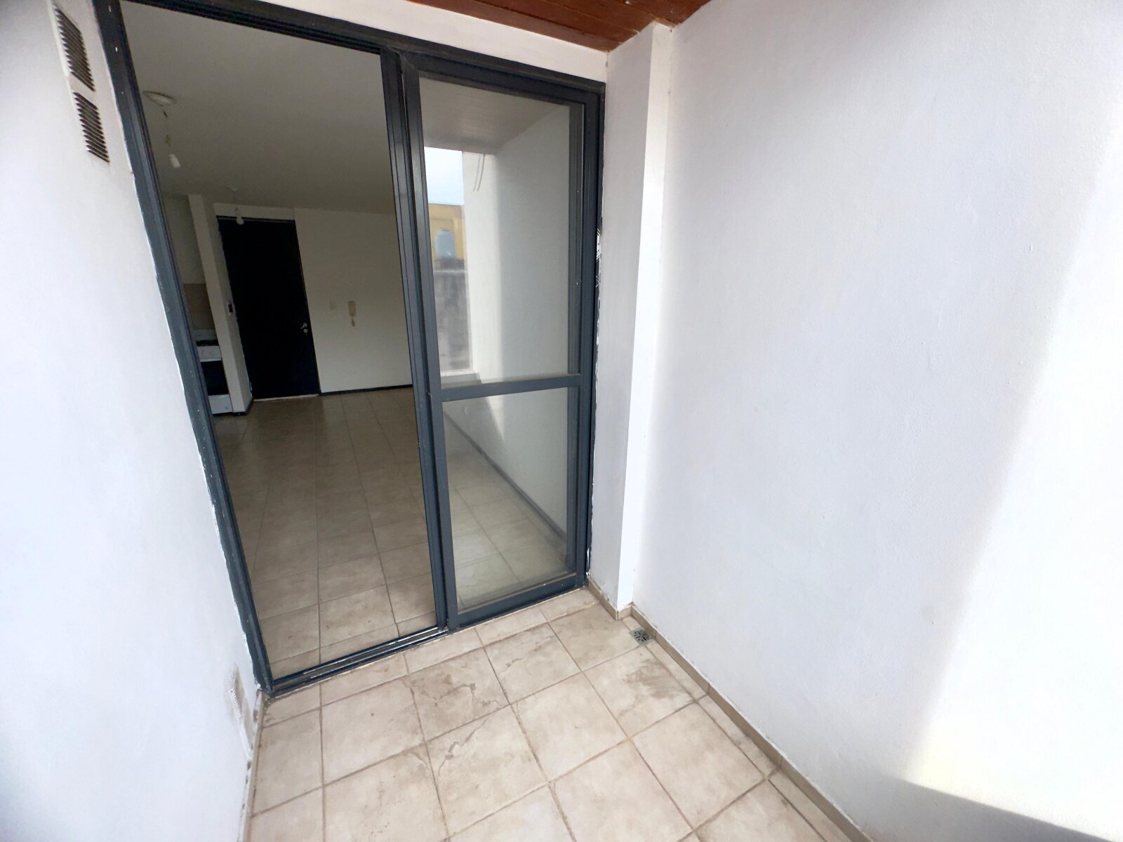 DEPTO EN VENTA 1 DORM BALCON  ESCRITURA LUMINOSO ALTO ALBERDI - Imagen 9