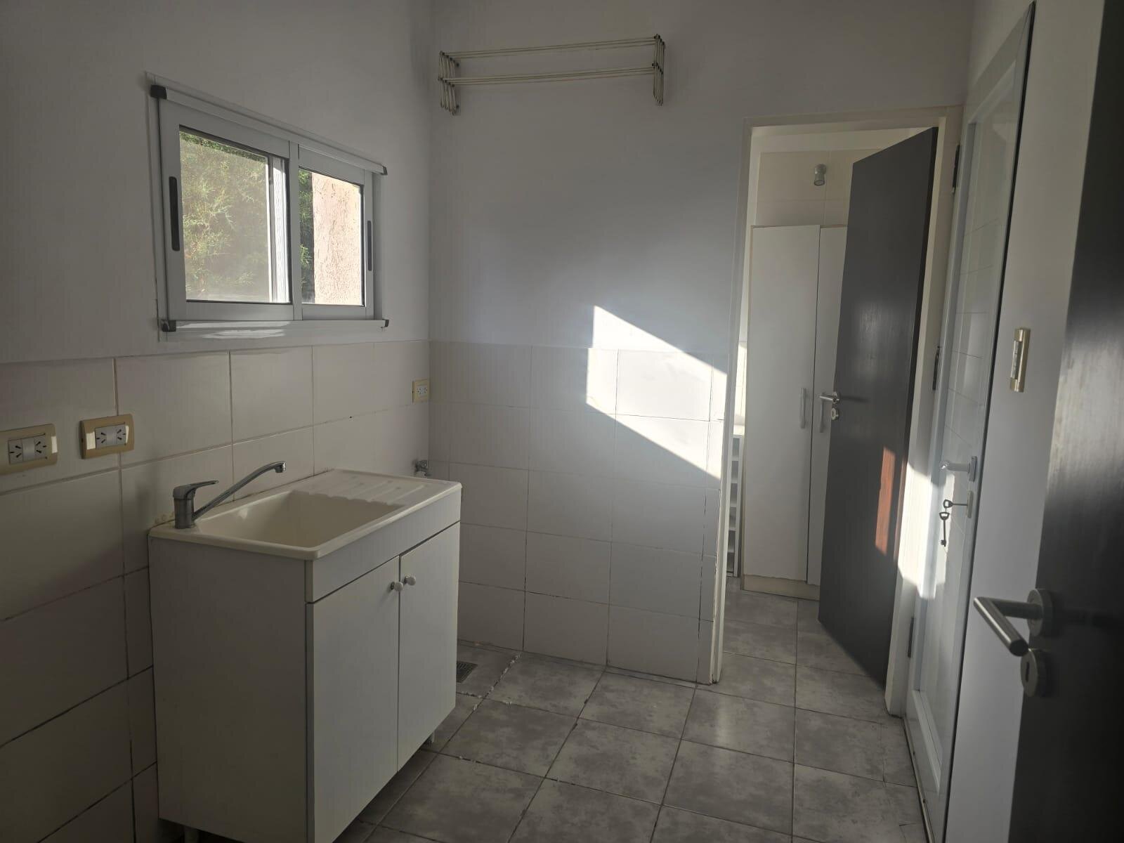 Casa 3 dormitorios con cochera - Barrio Privado Campos de Esther - 16
