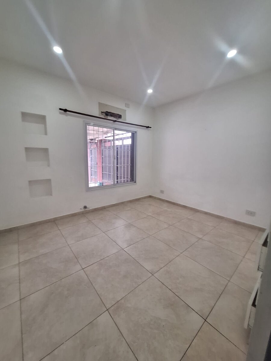 ALQUILER CASA 4 AMB. C/COCHERA ITUZAINGÓ - 12