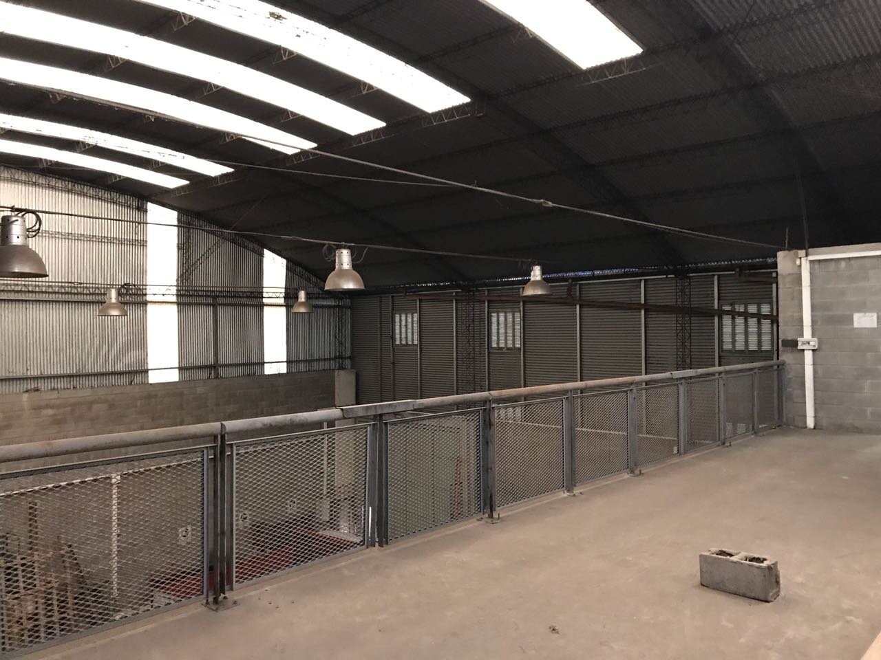 Galpón en venta en La Boca. 400 m2 de Galpón + 200 m2 de oficinas. Mixtura 2. - 4