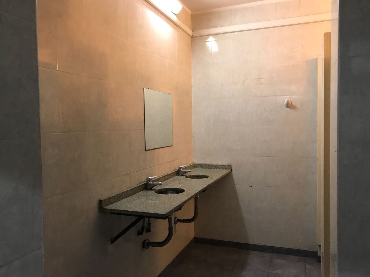 Galpón en venta en La Boca. 400 m2 de Galpón + 200 m2 de oficinas. Mixtura 2. - 13