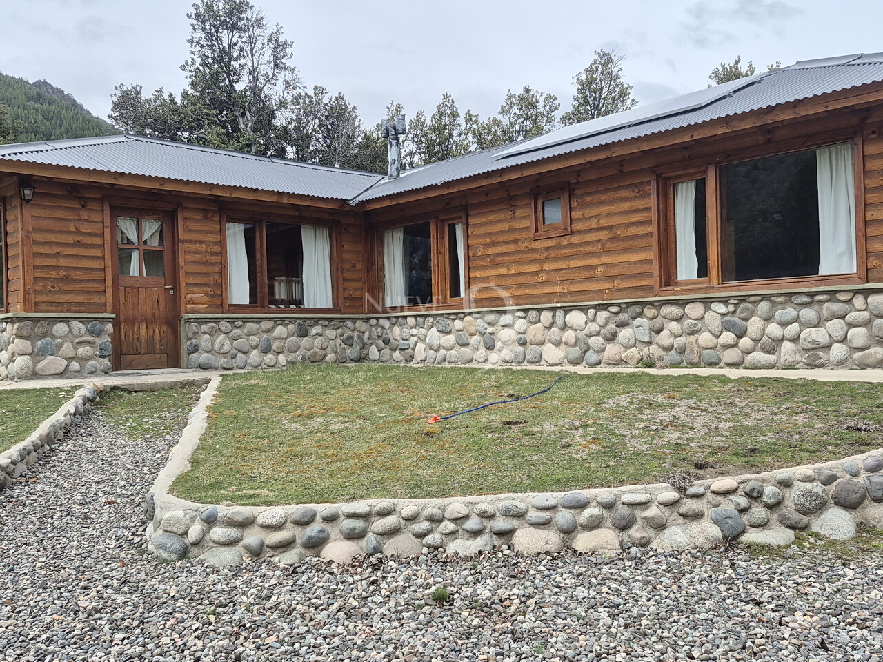 Casa y departamento a la venta cercanos al arroyo María en Villa Lago Meliquina - 3